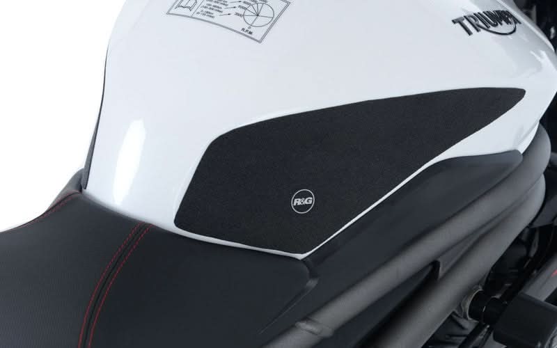 NAKLEJKA NA BAK TANKPAD ANTYPOŚLIZGOWY 2 CZĘŚCI RG RACING TRIUMPH SPEED TRIPLE RS (18-) BLACK 1