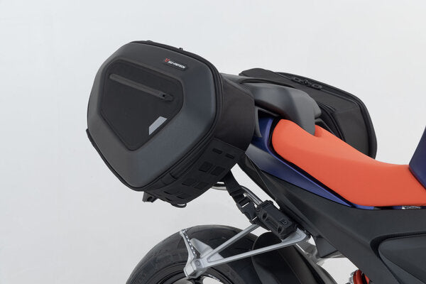 ZESTAW SAKW BOCZNYCH PRO BLAZE H I STELAŻY SW-MOTECH APRILIA TUONO 660/RS 660 BLACK 5