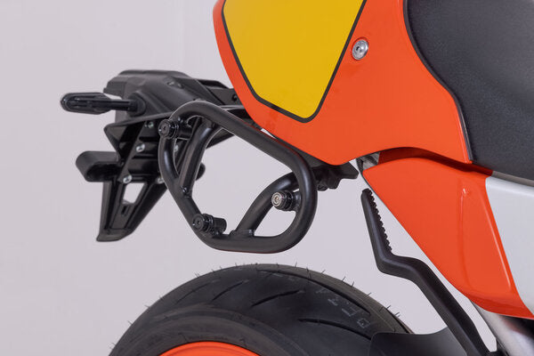 ZESTAW KUFRA BOCZNEGO URBAN ABS I STELAŻA SW-MOTECH YAMAHA XSR900 (21-) 2X 16,5 L BLACK 5