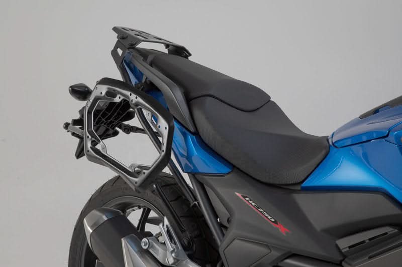 ZESTAW KUFRÓW BOCZNYCH TRAX ADV I STELAŻY SW-MOTECH HONDA NC750X/XD NC750S/SD SILVER 37/37L 3