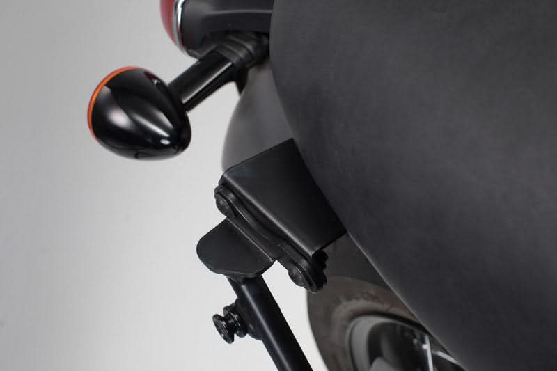 ADAPTER DO STELAŻA SLC NA LEWĄ STRONĘ SW-MOTECH BONNEVILLE T100/120 (15-) BLACK 1