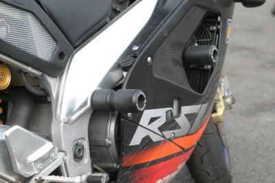 CRASHPADY CLASSIC RG RACING APRILIA RSV MILLE/RSVR 98- 03/TUONO REAR ENGINE MOUNT BLACK 1