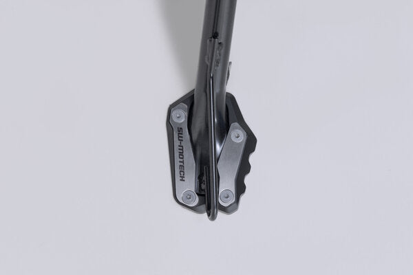 NAKŁADKA NÓŻKI BOCZNEJ SW-MOTECH SUZUKI GSX-S10000GX (23-) BLACK/SILVER 1