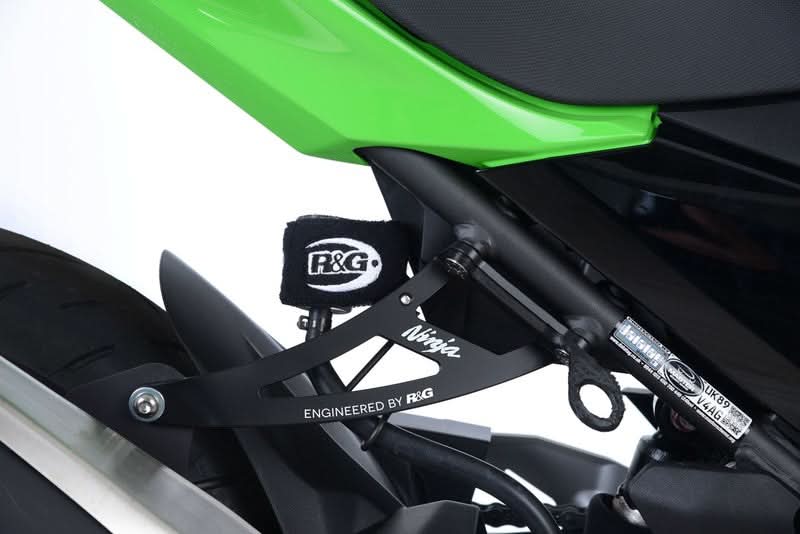 MOCOWANIE WYDECHU + ZAŚLEPKA PODNÓŻKA RG RACING KAWASAKI NINJA 400/NINJA 250 18- BLACK 1