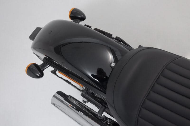 ZESTAW SAKW I STELAŻY LEGEND GEAR LH1/LH1 SW-MOTECH 2X19,5L SOFTAIL STRBOB (17-) STANDARD (20-) 11