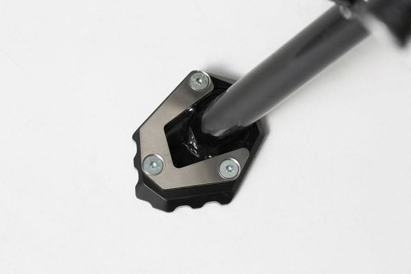 NAKŁADKA NÓŻKI BOCZNEJ SW-MOTECH HONDA MODELS BLACK/SILVER 1