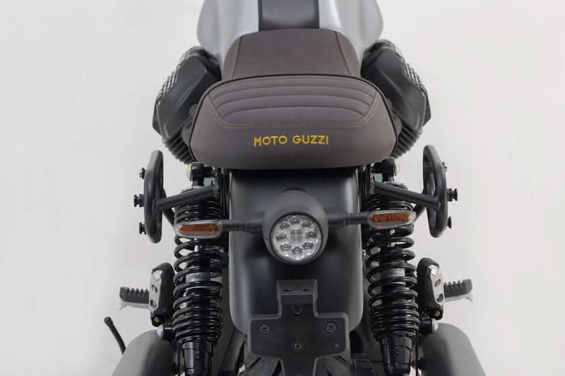 ZESTAW SAKW I STELAŻY LEGEND GEAR LC BLACK EDITION SW-MOTECH MOTO GUZZI V7 IV SPECIAL/STONE (20-) 5