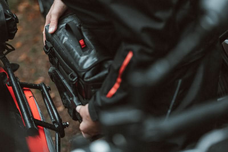 ZESTAW SAKW I STELAŻY SYSBAG WP S SW-MOTECH BMW R NINE SCRAMBLER (16-20) / URBAN G/S (20-) 3