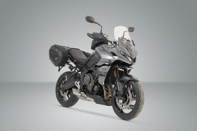 ZESTAW SAKW I STELAŻY LEGEND GEAR LC BLACK EDITION SW-MOTECH TRIUMPH BONNEVILLE SPEEDMASTER (18-) 1