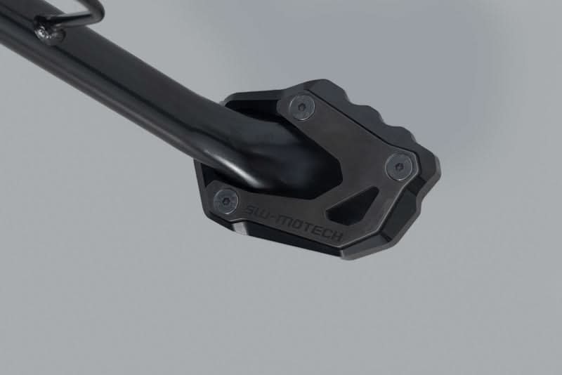 NAKŁADKA NÓŻKI BOCZNEJ SW-MOTECH SUZUKI MODELS BLACK/SILVER 1