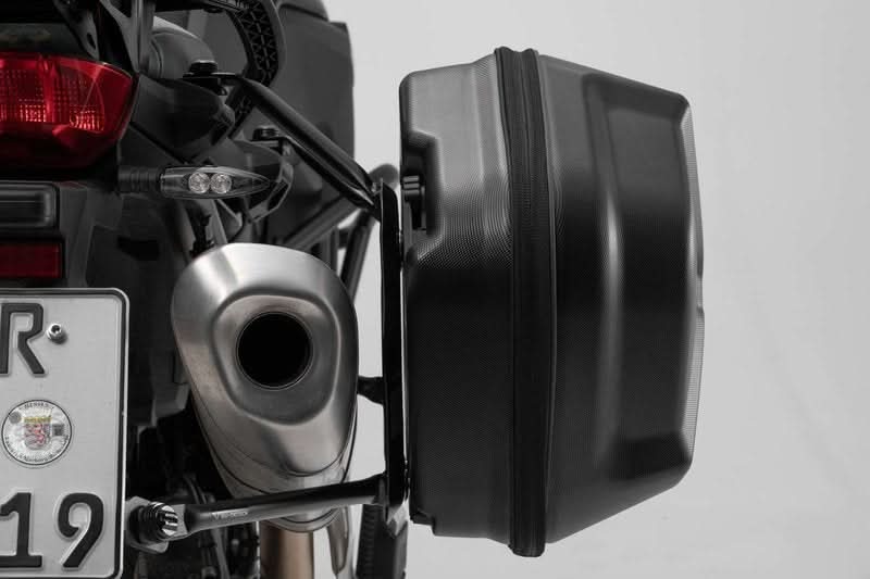 ZESTAW KUFRÓW BOCZNYCH AERO ABS I STELAŻY SW-MOTECH HONDA VFR800X CROSSRUNNER (15-) BLACK 2X25L 1