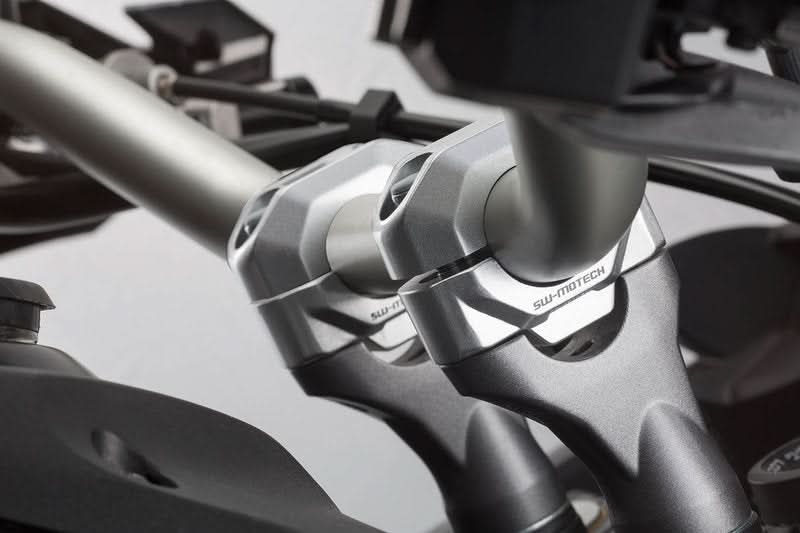 ZESTAW PODWYŻSZAJĄCY KIEROWNICĘ SW-MOTECH 22MM PODWYŻSZENIE 20MM SILVER 3