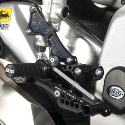 PODNÓŻKI REGULOWANE RG RACING APRILIA RSV-4 2009-, ZESTAW BLACK 1
