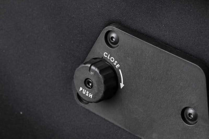 PLASTIKOWY KUFER BOCZNY NA PRAWĄ STRONĘ SW-MOTECH URBAN ABS BLACK 16,5 L 7