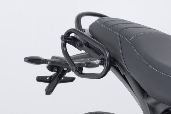 ZESTAW SAKW I STELAŻY LEGEND GEAR LC BLACK EDITION SW-MOTECH TRIUMPH SPEED 400 / SCRAMBLER 400 X (23 5