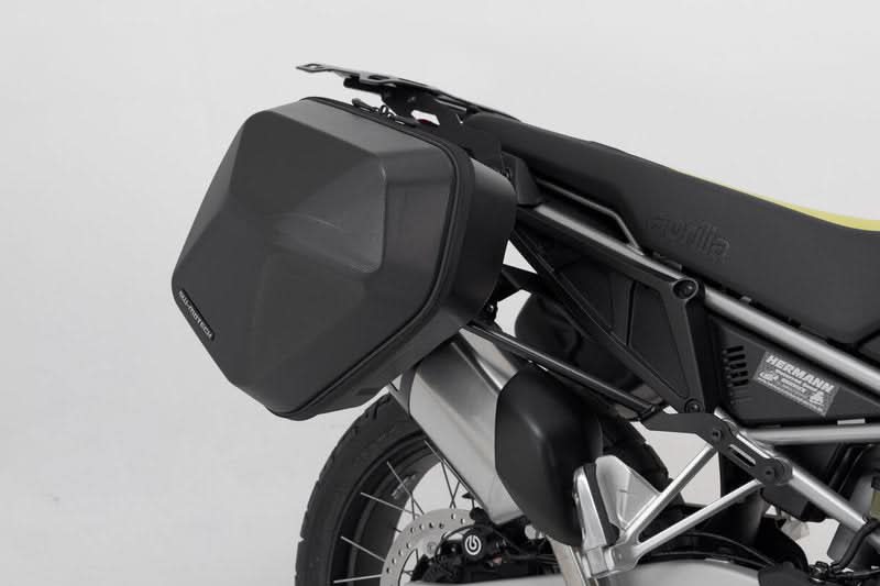 ZESTAW KUFRÓW BOCZNYCH URBAN ABS I STELAŻY SW-MOTECH APRILIA TUAREG 660 (21-) BLACK 2X16,5L 7