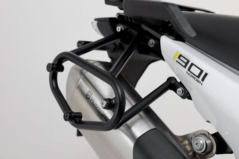 ZESTAW KUFRÓW BOCZNYCH URBAN ABS I STELAŻY SW-MOTECH HUSQVARNA NORDEN 901 (21-) BLACK 2X16,5L 9
