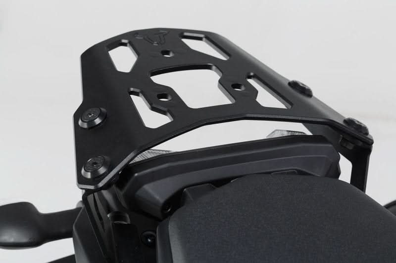 STELAŻ POD PŁYTĘ MONTAŻOWĄ KUFRA ALU-RACK SW-MOTECH YAMAHA MT-09 (13-16) BLACK 1