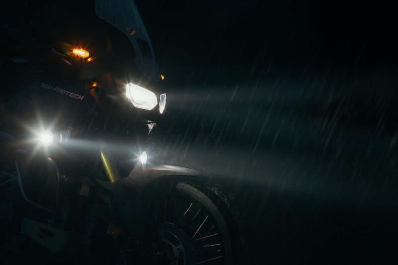 ZESTAW LAMP PRZECIWMGŁOWYCH EVO SW-MOTECH SUZUKI DL1000/650 KAWASAKI KLV 1000 BLACK 3