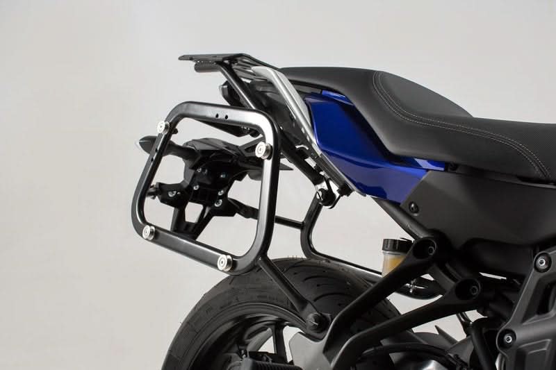STELAŻ EVO NA KUFRY BOCZNE SW-MOTECH YAMAHA MT-07 TRACER (16-) BLACK 1