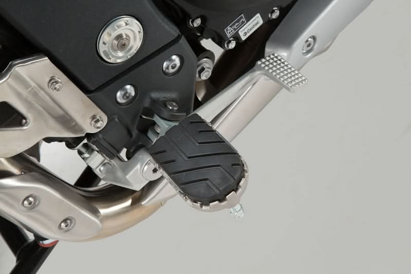 PODNÓŻKI ION SW-MOTECH TRIUMPH TIGER 1050 BMW MODELS SILVER 1