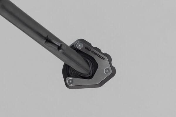 NAKŁADKA NÓŻKI BOCZNEJ SW-MOTECH. HONDA CB750 / XL750 (22-) BLACK SILVER 1