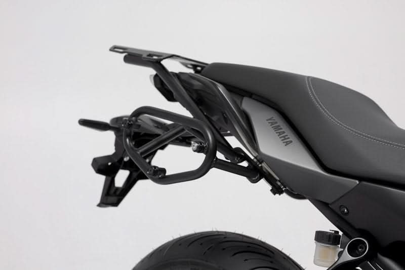 ZESTAW KUFRÓW BOCZNYCH URBAN ABS I STELAŻY SW-MOTECH YAMAHA TRACER 7 (16-) BLACK 2X16,5L 7