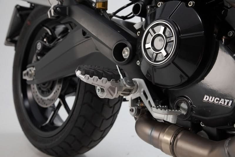 PODNÓŻKI EVO SW-MOTECH DUCATI MODELS/BENELLI TRK 502 X (18-) BLACK/SILVER 1
