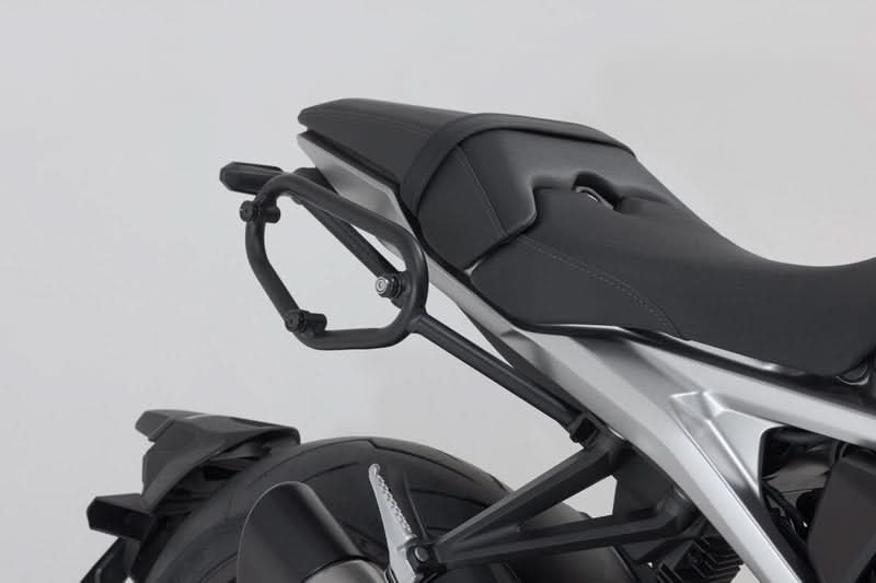 ZESTAW KUFRÓW BOCZNYCH URBAN ABS I STELAŻY SW-MOTECH HONDA CB1000R (21-) BLACK 2X16,5L 9