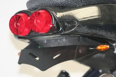 MOCOWANIE TABLICY REJESTRACYJNEJ RG RACING APRILIA RSV MILLE 01- 03/TUONO -05 1