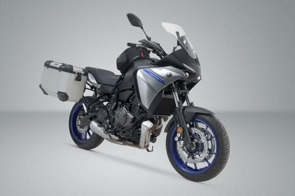 ZESTAW KUFRÓW BOCZNYCH TRAX ADV I STELAŻY SW-MOTECH YAMAHA MT-07 TRACER (16-) SILVER 45/45 L 3