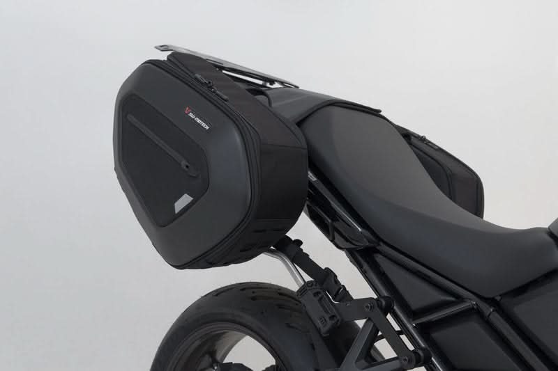 ZESTAW SAKW I STELAŻY LEGEND GEAR LC BLACK EDITION SW-MOTECH TRIUMPH BONNEVILLE SPEEDMASTER (18-) 7