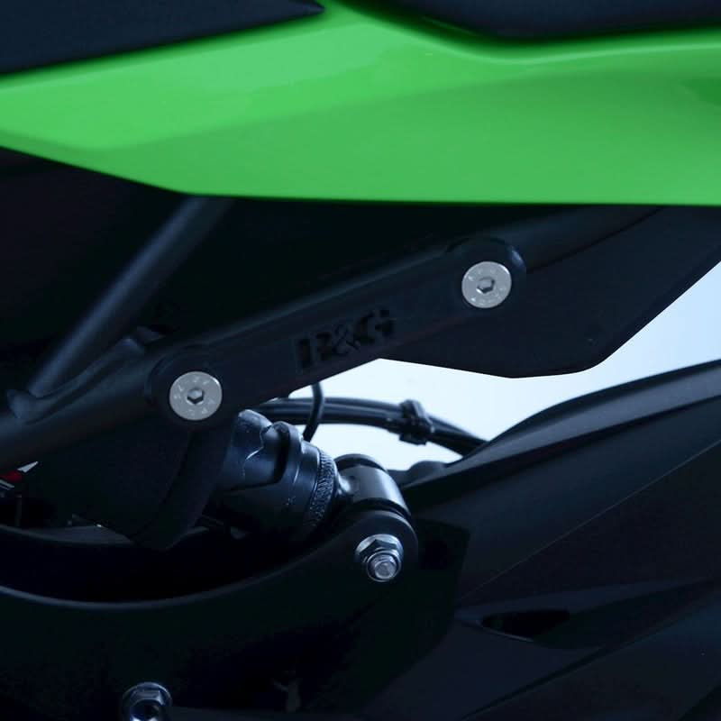 ZAŚLEPKI PODNÓŻKA RG RACING (PARA) KAWASAKI ZX-25R 20-/SUZUKI GSX-S1000 GT 22- 1