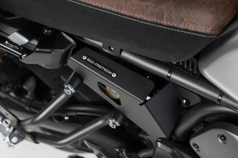 OSŁONA ZBIORNIKA PŁYNU HAMULCOWEGO SW-MOTECH YAMAHA XSR700 (15-)/XT (19-) (PRAWA I LEWA STRONA) BLAC 1