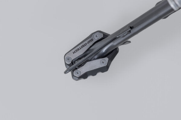 NAKŁADKA NÓŻKI BOCZNEJ SW-MOTECH SUZUKI GSX-S10000GX (23-) BLACK/SILVER 5