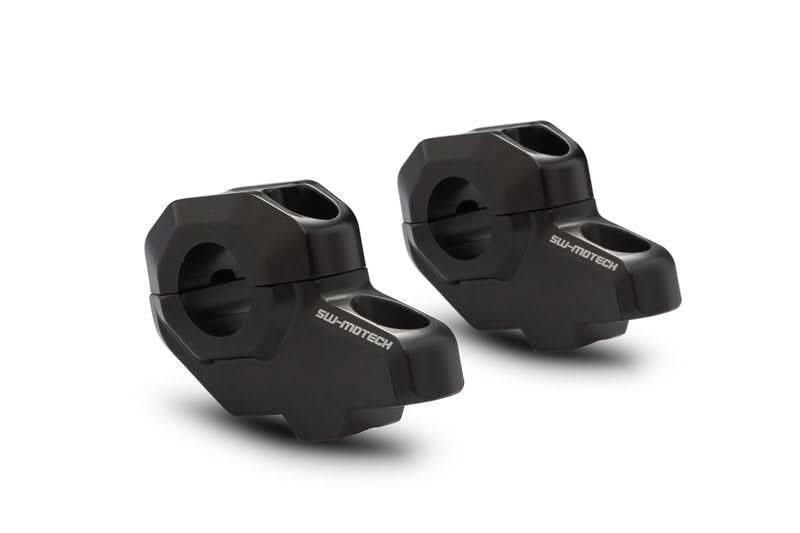 ZESTAW PODWYŻSZAJĄCY KIEROWNICĘ SW-MOTECH 22MM PODWYŻSZENIE 30MM PRZESUNIĘCIE 21MM BLACK 1
