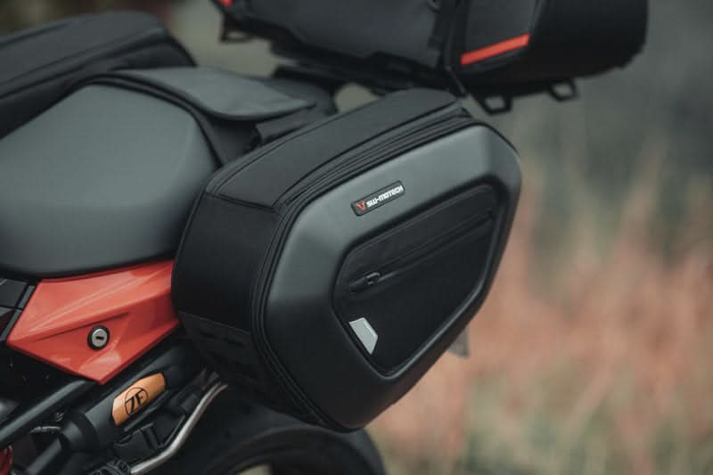 ZESTAW SAKW BOCZNYCH PRO BLAZE H I STELAŻY SW-MOTECH DUCATI 848 STREETFIGHTER (11-) BLACK 5