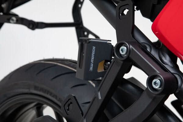 OSŁONA ZBIORNIKA PŁYNU HAMULCOWEGO SW-MOTECH YAMAHA TRACER 9/GT(20-)/GT+ (22-) BLACK 1