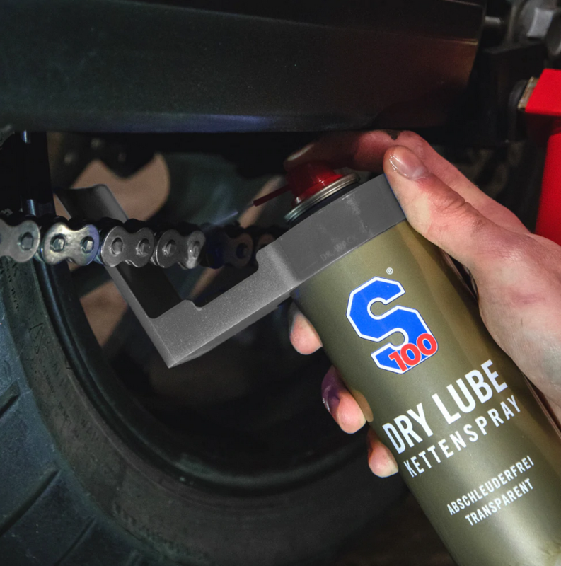 OSŁONA ZABEZPIECZAJĄCA MOTOCYKL PRZY SMAROWANIU ŁAŃCUCHA S100 SAUBER SEPP 3