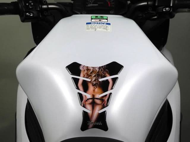 NAKLEJKA NA BAK TANKPAD KEITI SMALL WOMAN BLACK 1