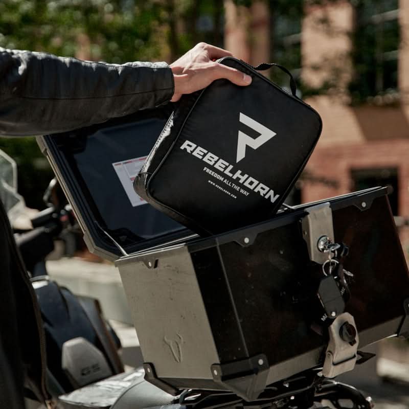 POKROWIEC NA MOTOCYKL REBELHORN COVER 2 Z MIEJSCEM NA KUFER BLACK SILVER L 5