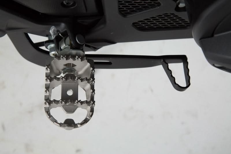 PODNÓŻKI ION SW-MOTECH HONDA MODELS SUZUKI KTM SILVER 3