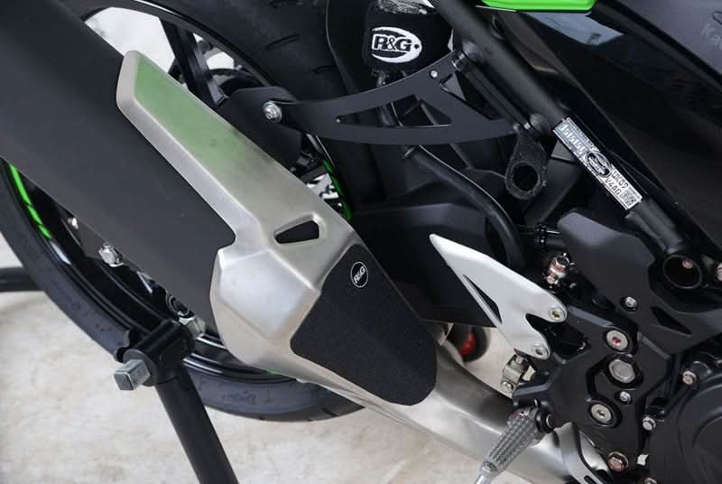 OSŁONA WAHACZA RG RACING KAWASAKI NINJA 400/NINJA 250 18-/Z400 19-/Z250 19-, 2 CZĘŚCI BLACK 1