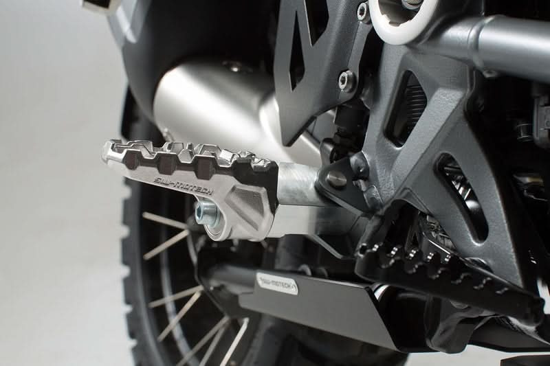 PODNÓŻKI EVO SW-MOTECH TIGER 1050 BMW MODELS BLACK/SILVER 7