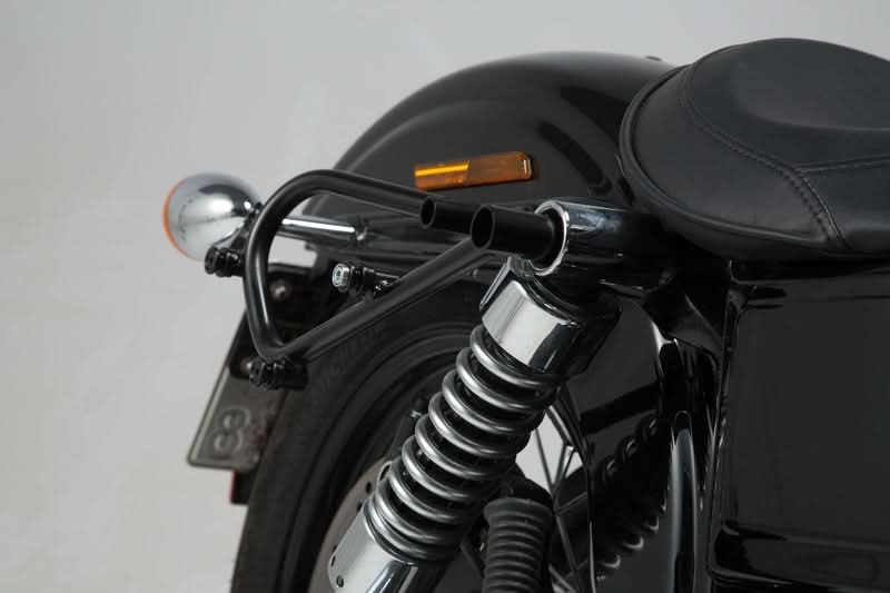 STELAŻ BOCZNY SLC PRAWY SW-MOTECH HARLEY DYNA MODELS (09-17) BLACK 1