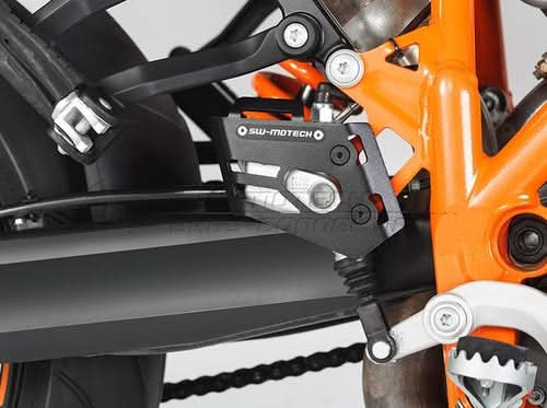 OSŁONA POMPY HAMULCOWEJ SW-MOTECH KTM 990 SMR (07-)/990 ADVENTURE (06-) BLACK 1