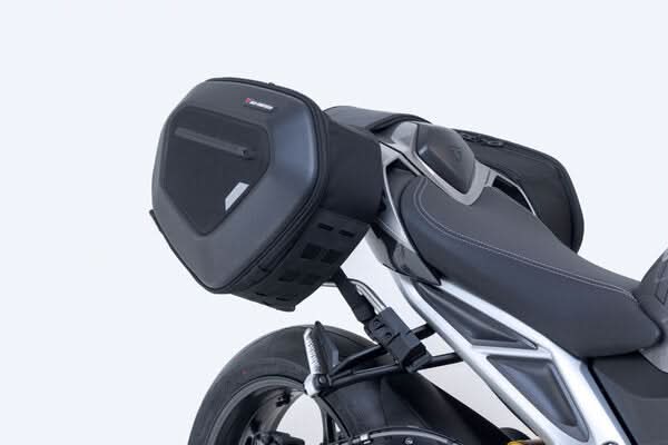 ZESTAW SAKW BOCZNYCH PRO BLAZE H I STELAŻY SW-MOTECH TRIUMPH STREET TRIPLE 765 (19-) BLACK 5