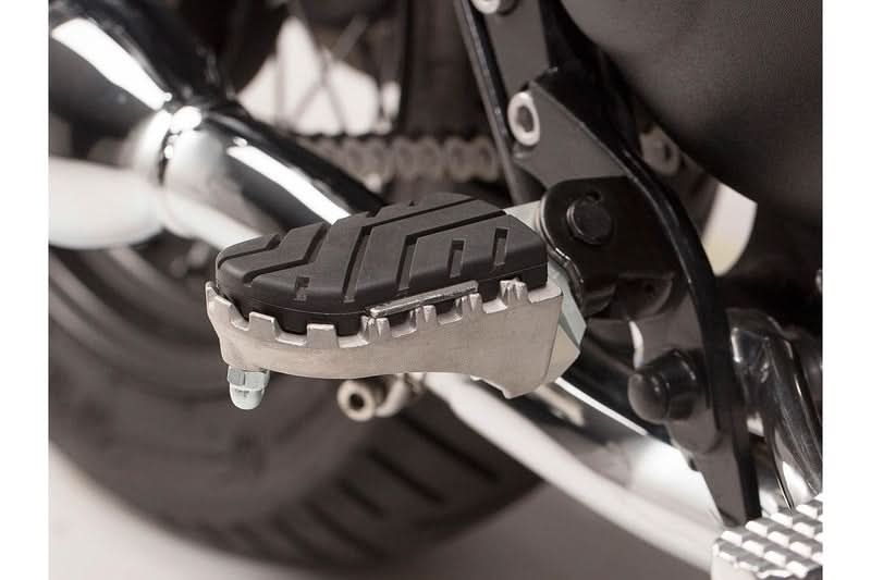 PODNÓŻKI ION SW-MOTECH TRIUMPH BONNEVILLE/T100 (04-16) SCRAMBLER (05-) SILVER 1