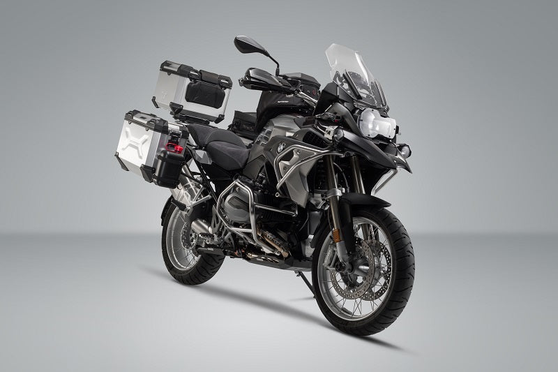 Motor BMW R1200GS wyposażony w kufry SW-Motech Trax ION