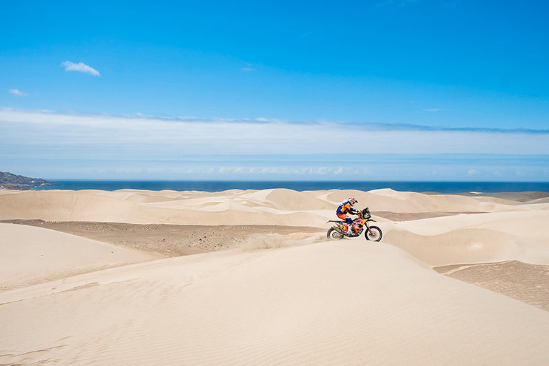 Motocyklista pokonuj trasę rajdu Dakar 2019